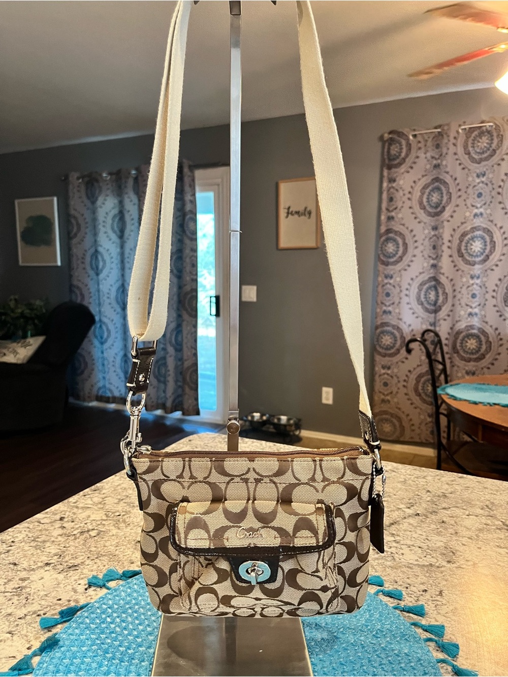 Coach Signature Crossbody - Picture 4 of 15